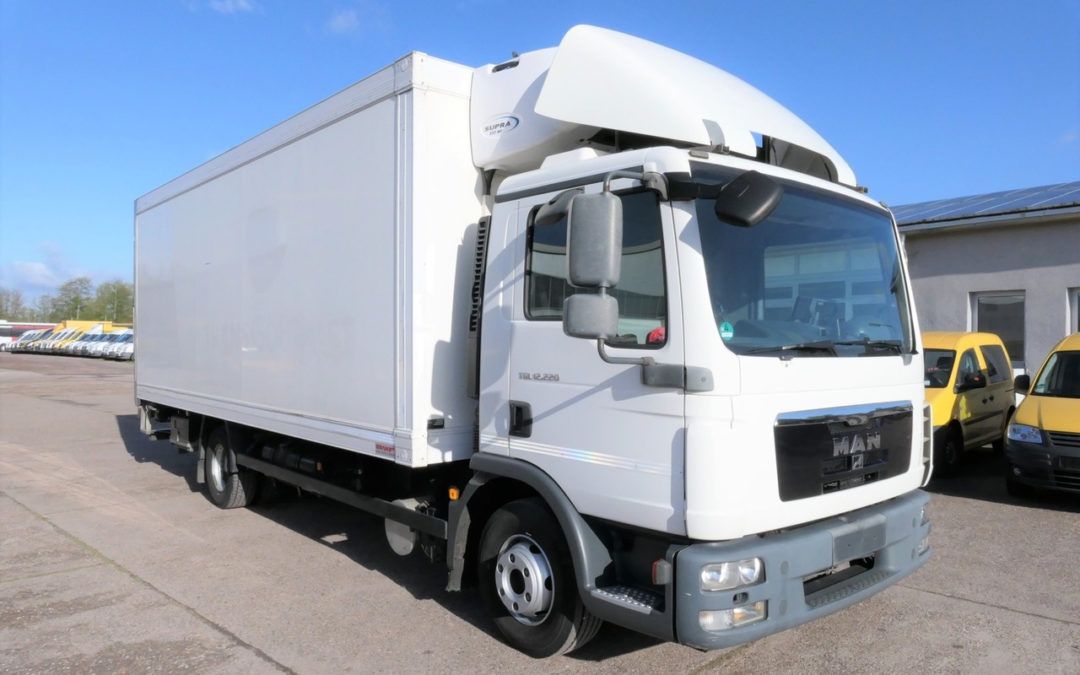 MAN TGL 12.220 4x2 - rigid chassis and four-cylinder engine